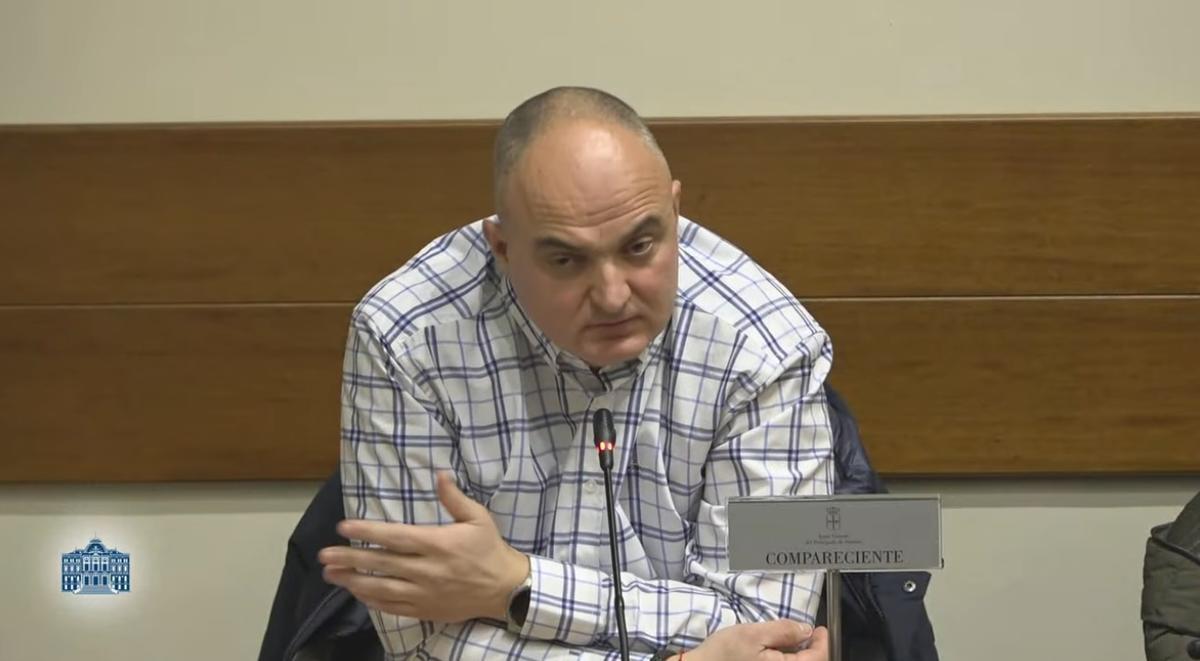 Óscar Ancares, alcalde de Degaña, durante su intervención en la Junta este jueves.