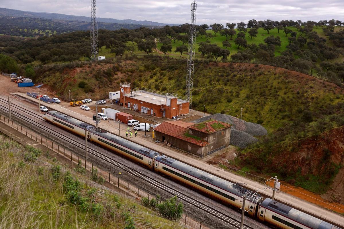 Vuelven a circular los trenes AVE e Iryo entre Córdoba y Madrid. Trenes pasando por Adamuz.