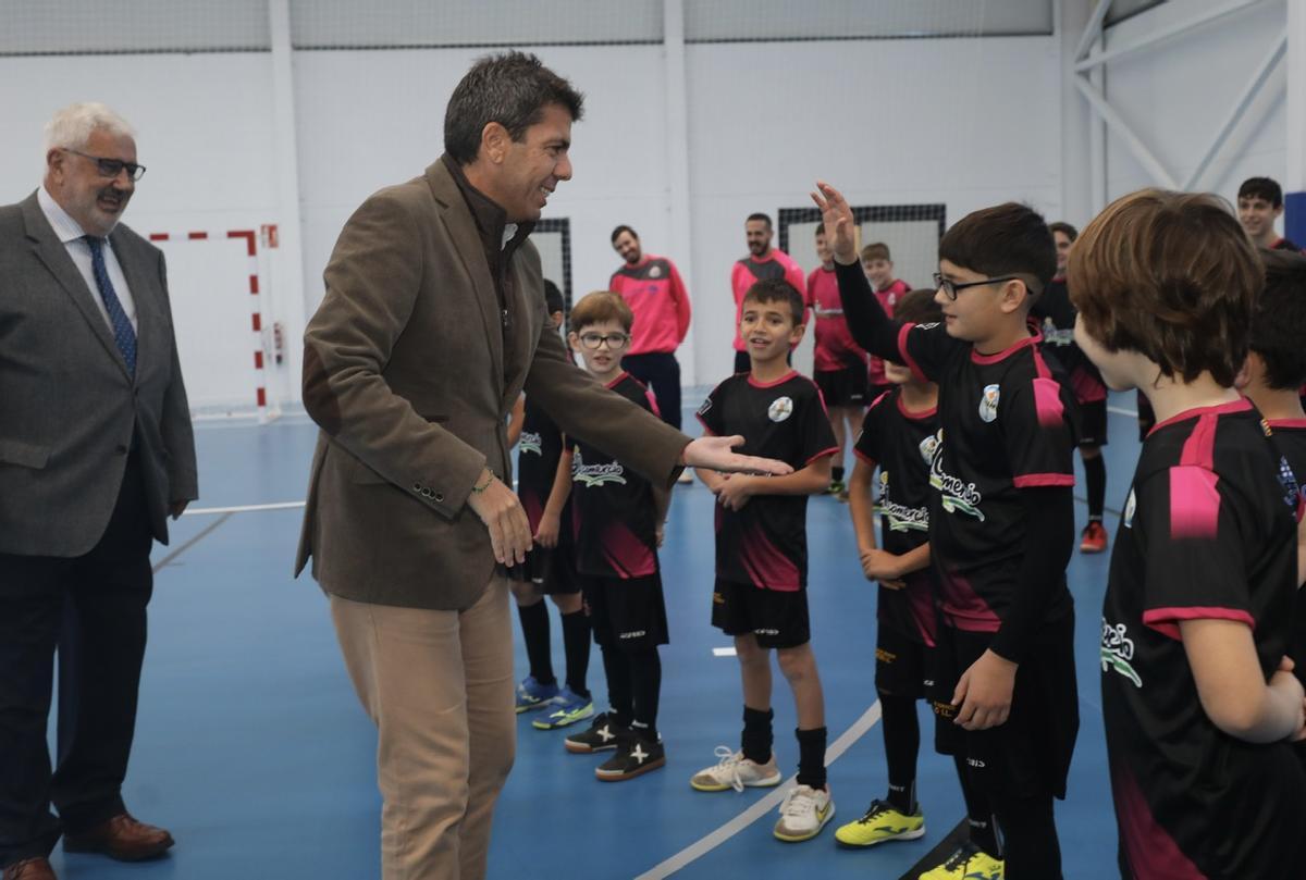 El presidente de la Diputación, Carlos Mazón, en la inauguración de las instalaciones deportivas de Cañada