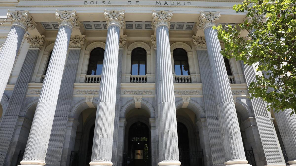 Fachada del Palacio de la Bolsa de Madrid.