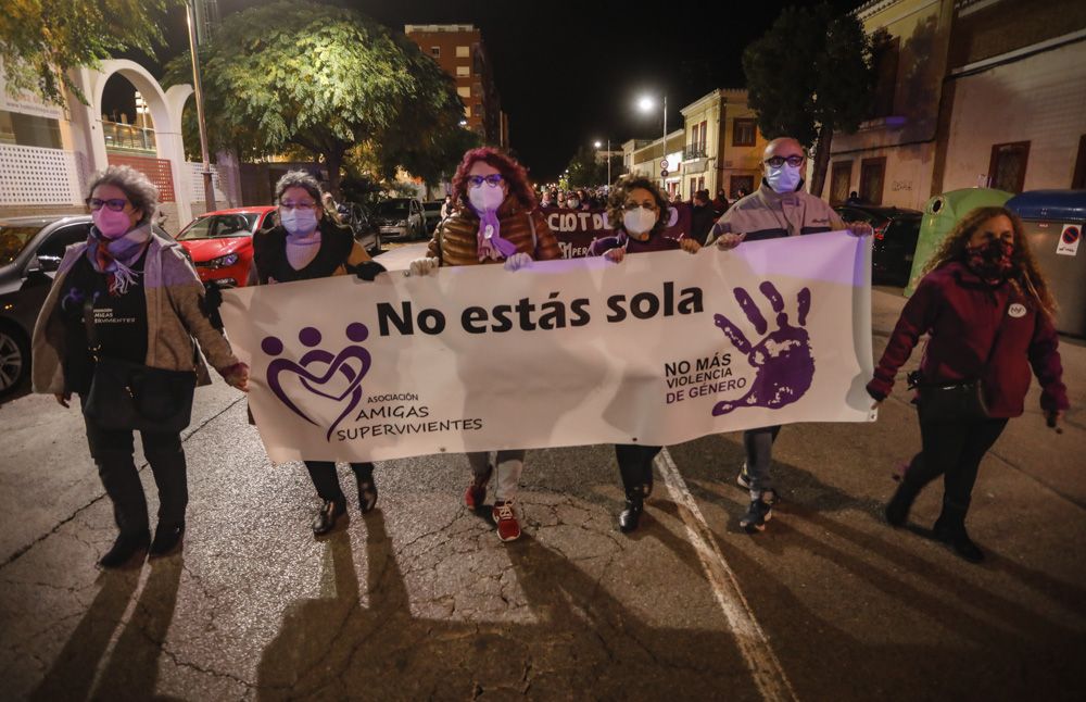 Manifestación en las calles del Port de Sagunt, el 25N contra la violencia machista.