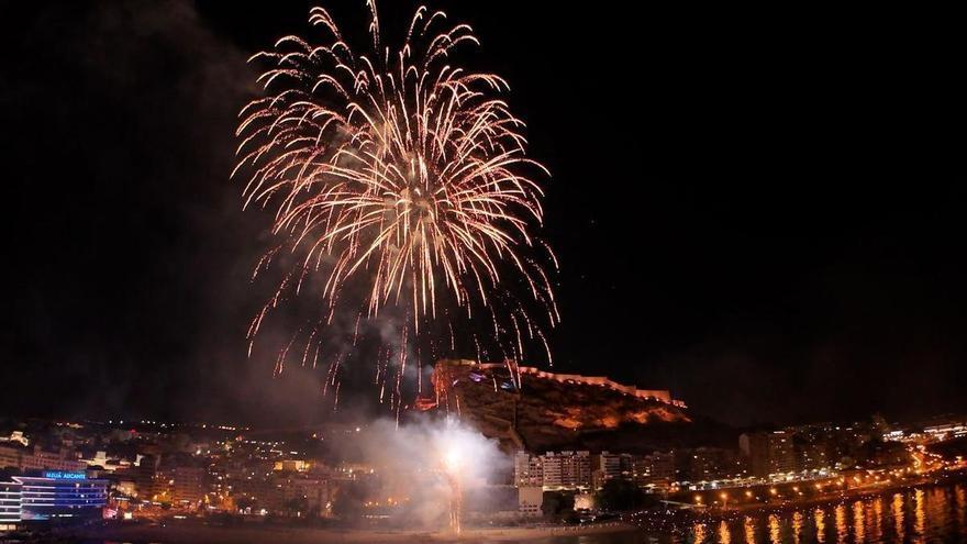 Mediterráneo pone el broche al concurso de castillos de Hogueras de Alicante