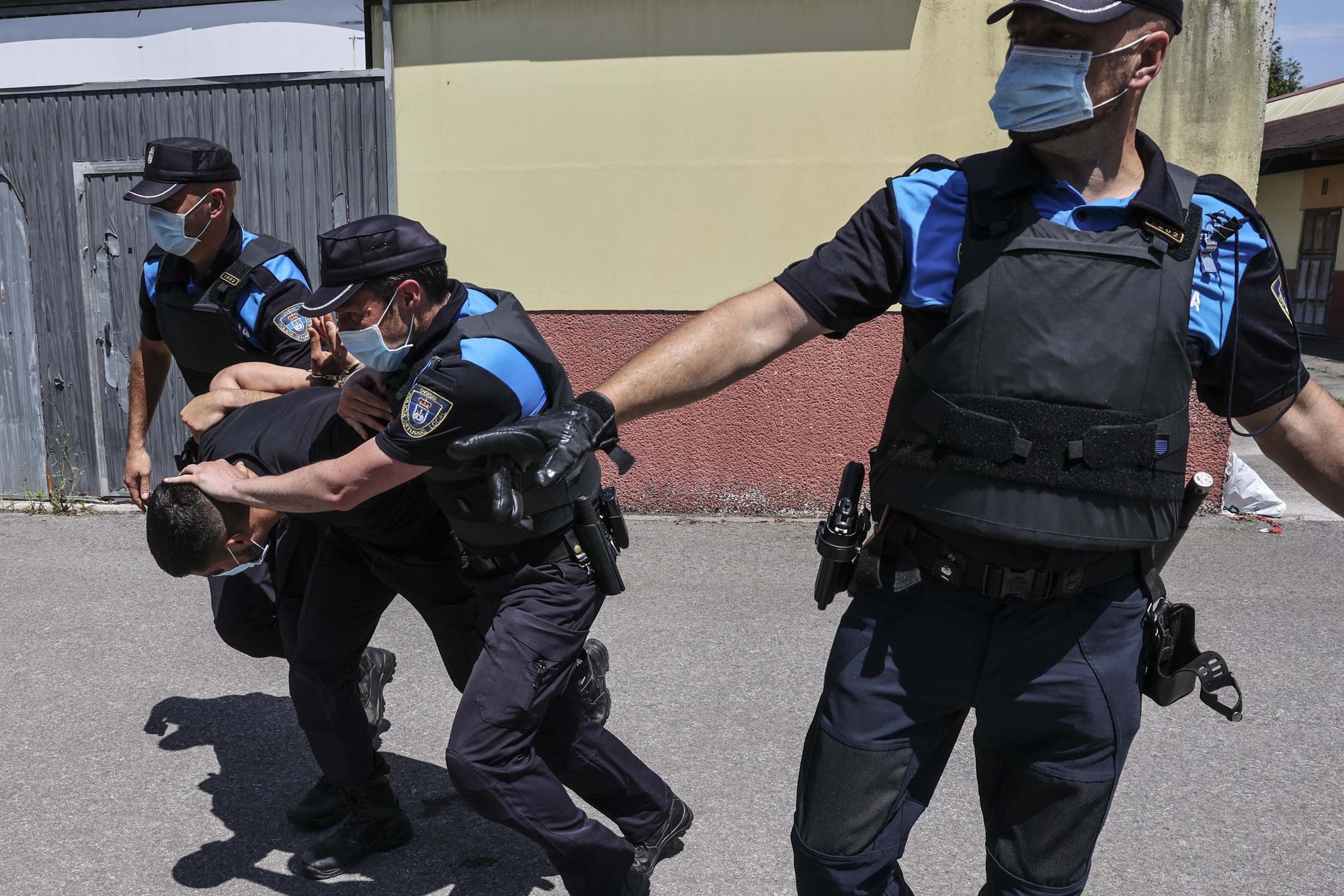 Prácticas policiales en el Asturcón.