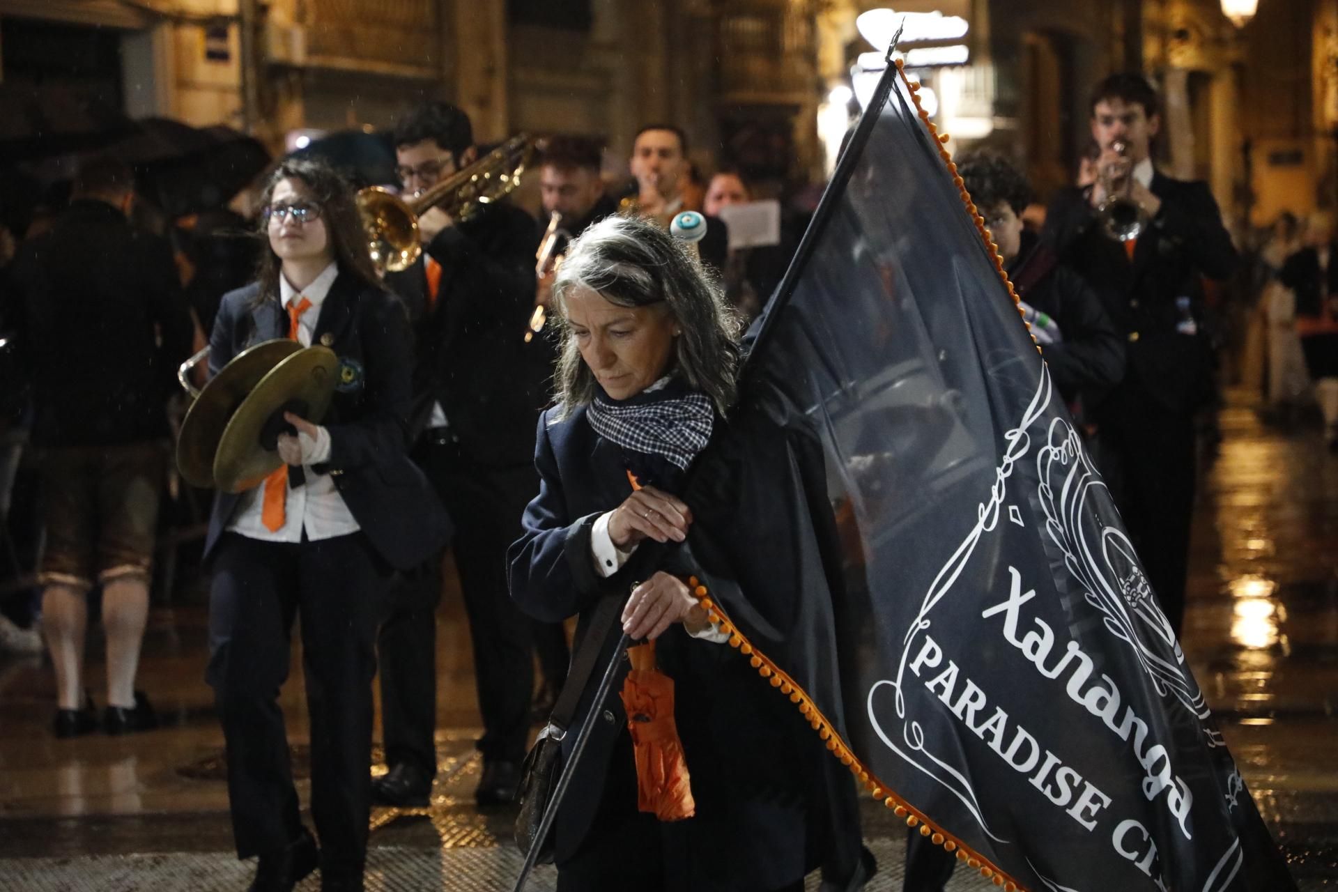 Búscate en el primer día de ofrenda por la calle de la Quart (entre las 19:00 a las 20:00 horas)