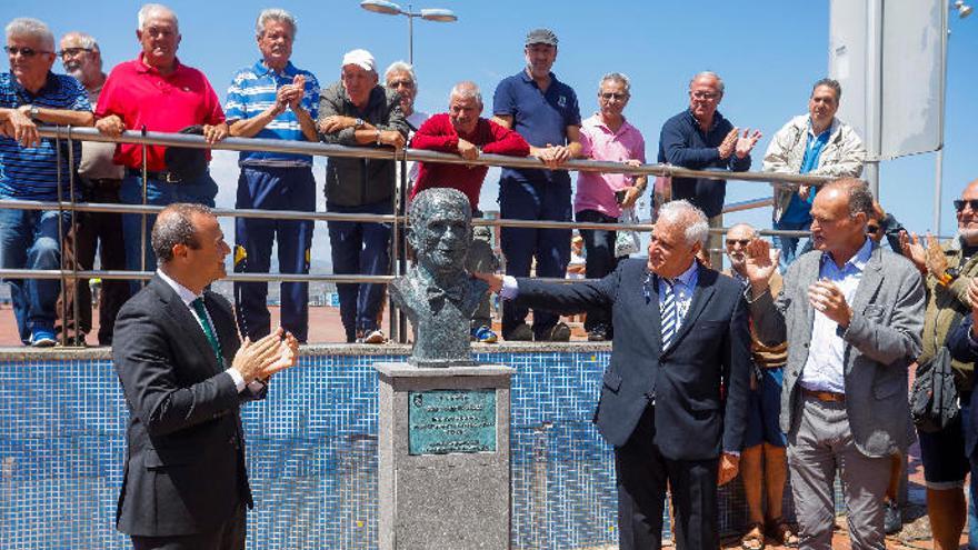 Juan Pérez ya cuenta con un busto en La Puntilla