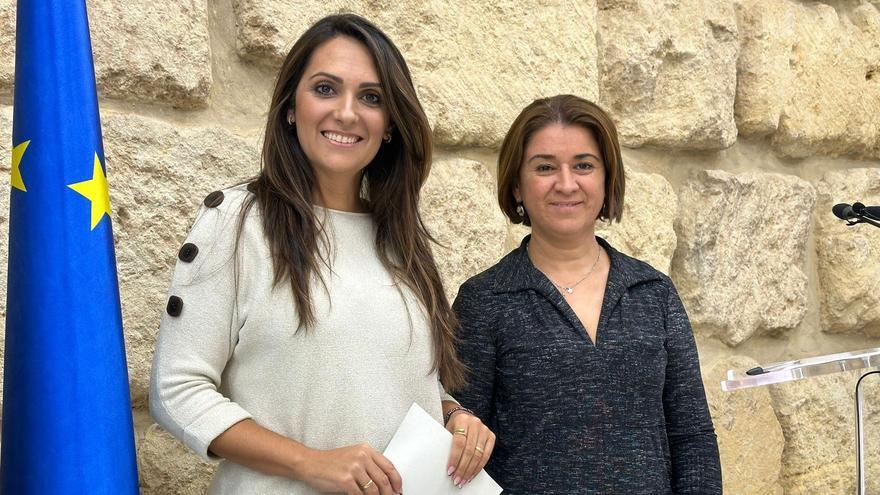 Carmen González e Irene Ruiz, en la sala de prensa del Ayuntamiento de Córdoba.