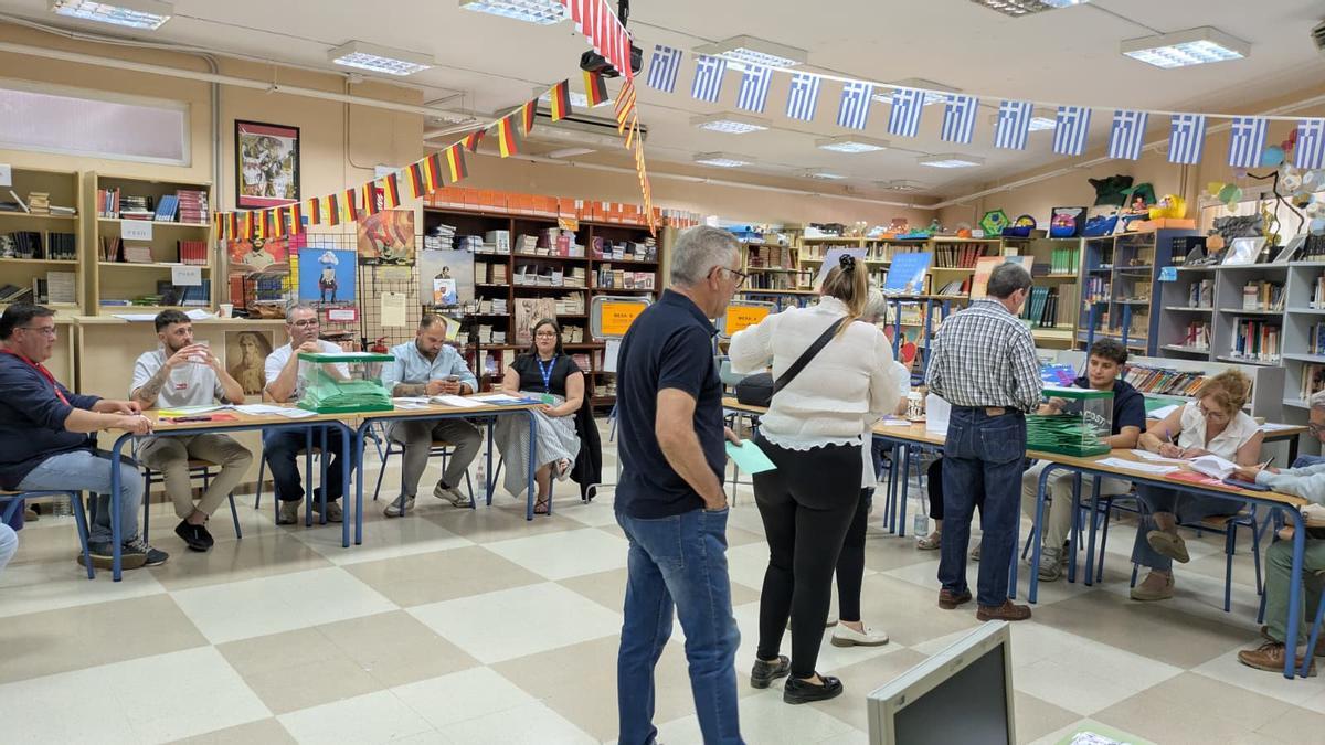 Colegio electoral en Palma del Río durante la jornada de este domingo.