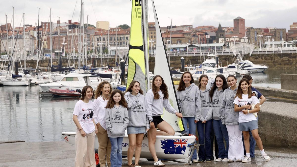 VÍDEO: Todo listo en Gijón para la escala de la Princesa Leonor con el Elcano: así lo viven las alumnas del Club de Regatas