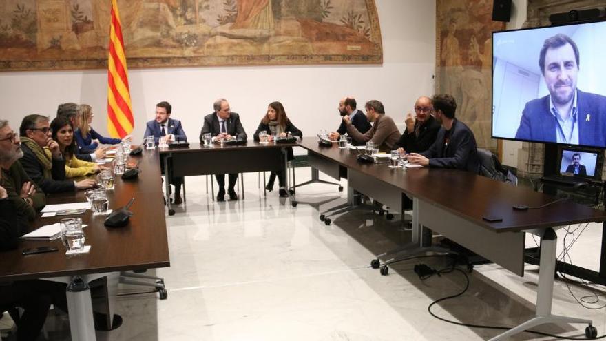 La reunió a Palau amb Torra, Aragonès, Budó, representants dels partits i entitats independentistes, i Comín a la pantalla