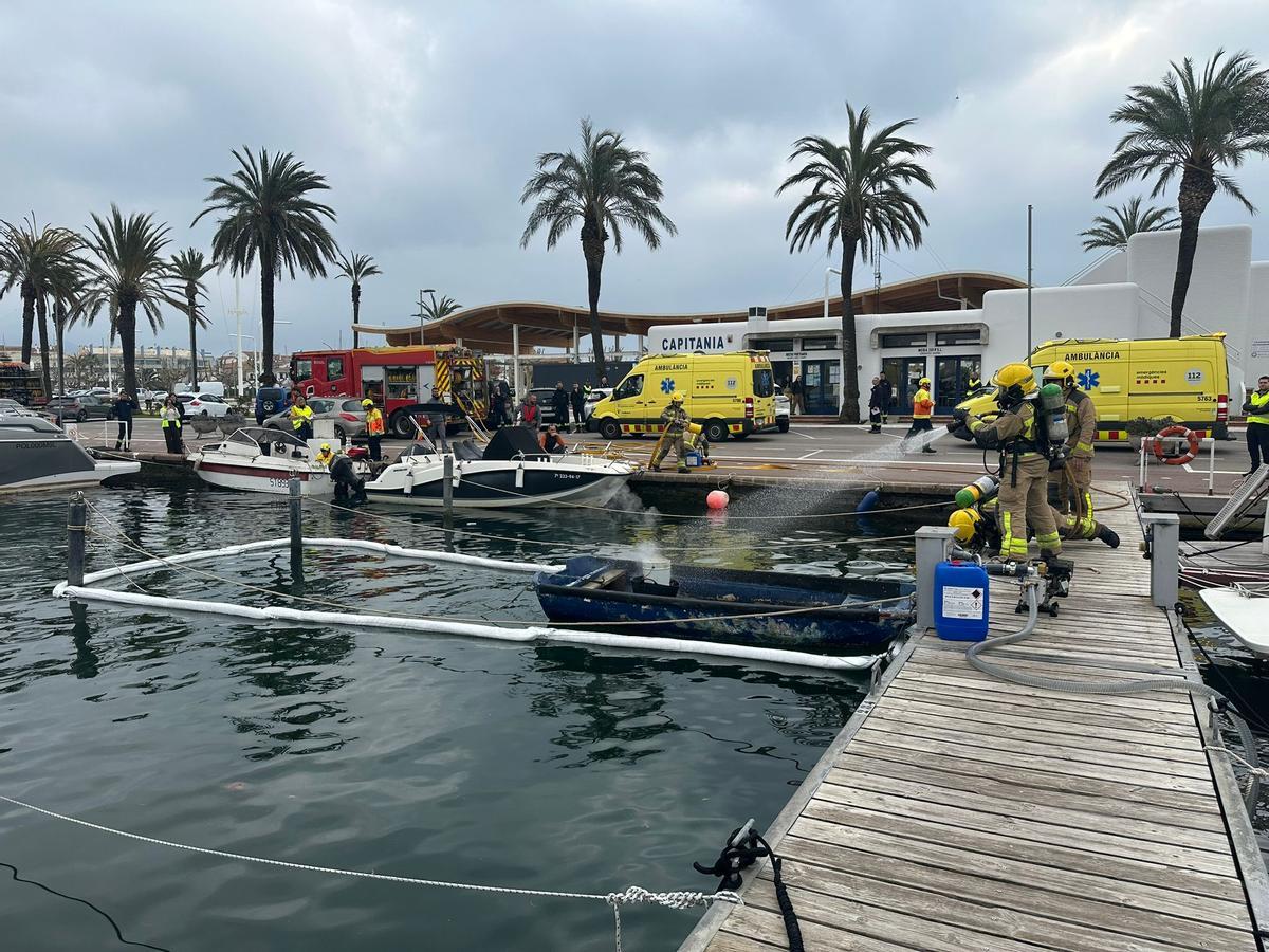 Un moment del simulacre a la Marina d'Empuriabrava.