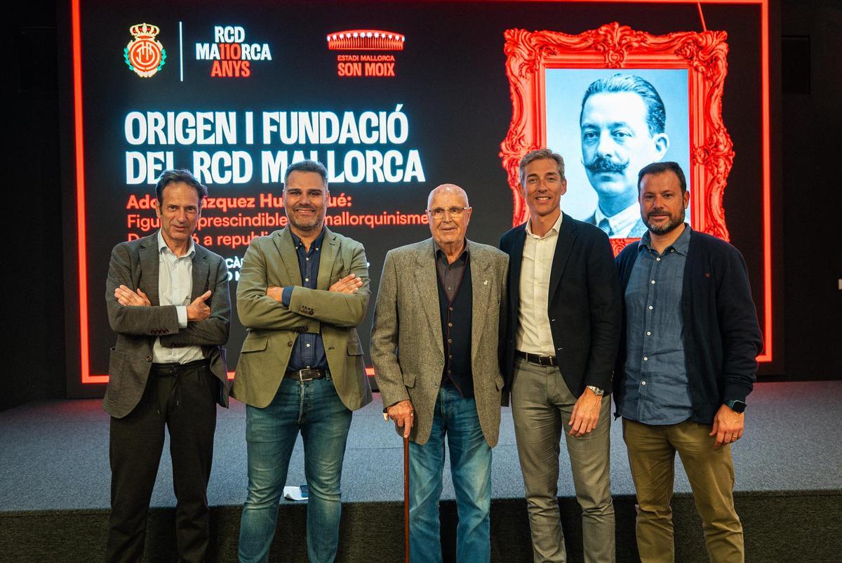 Pedro Vidal, Albert Salas, Pep Ginard, Alfonso Díaz y Pablo Ortells en la conferencia sobre el origen y la fundación del club.