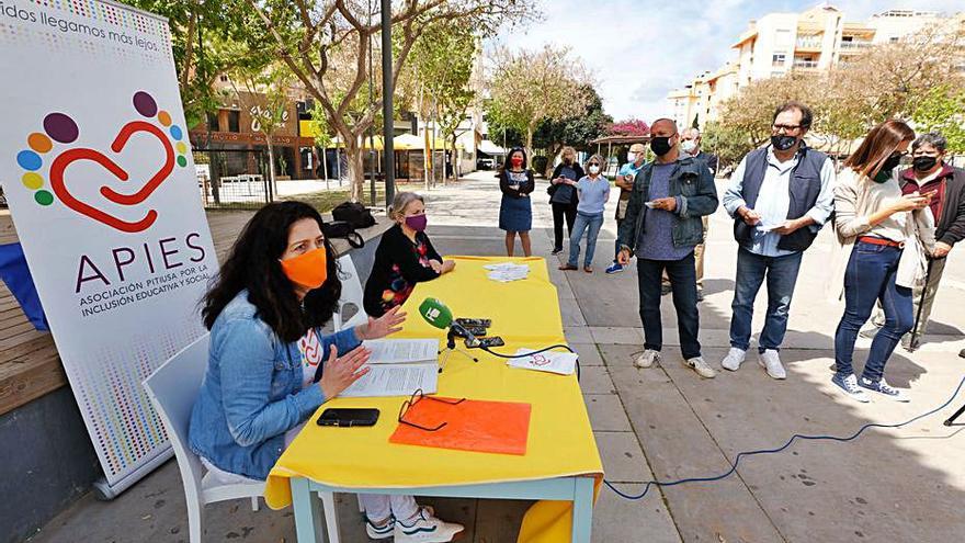 Un momento de la rueda de prensa de Apies. | J. A. RIERA