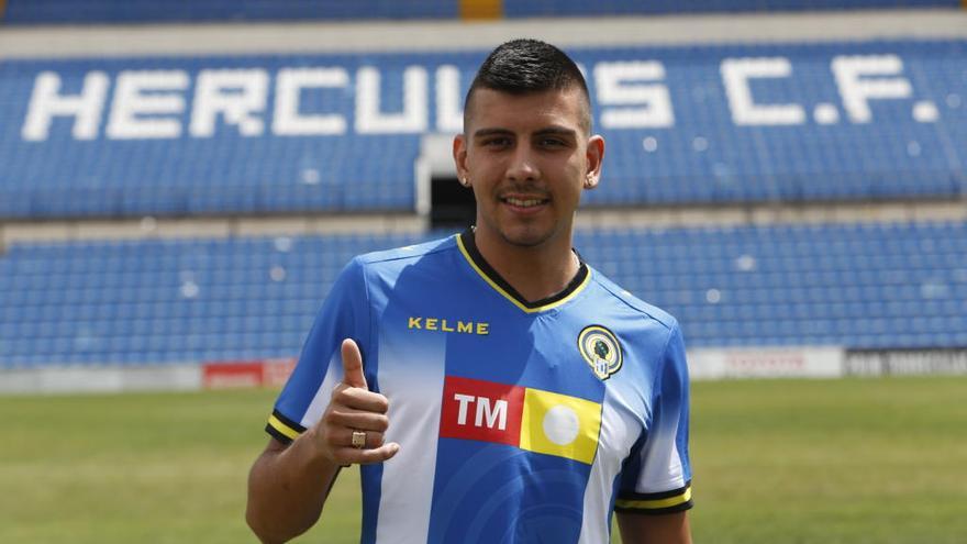 El chileno Navarrete en su presentación como jugador del Hércules.