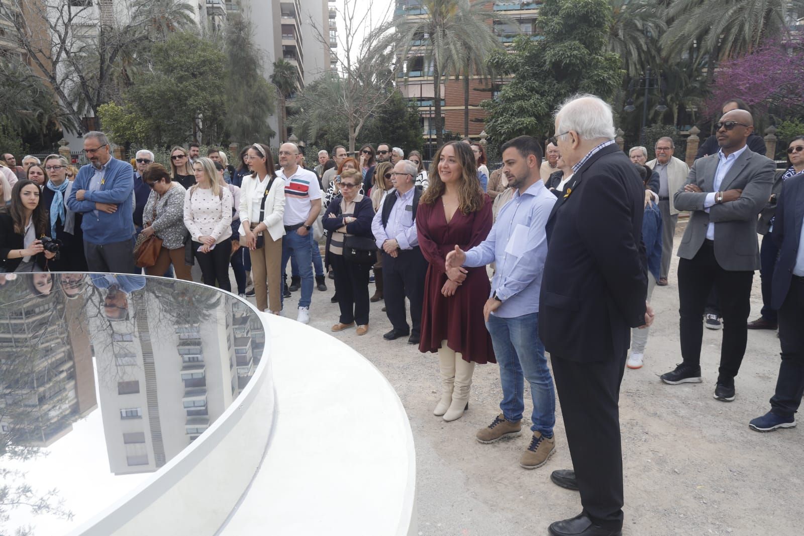 València dedica un monumento a los menores fallecidos por cáncer