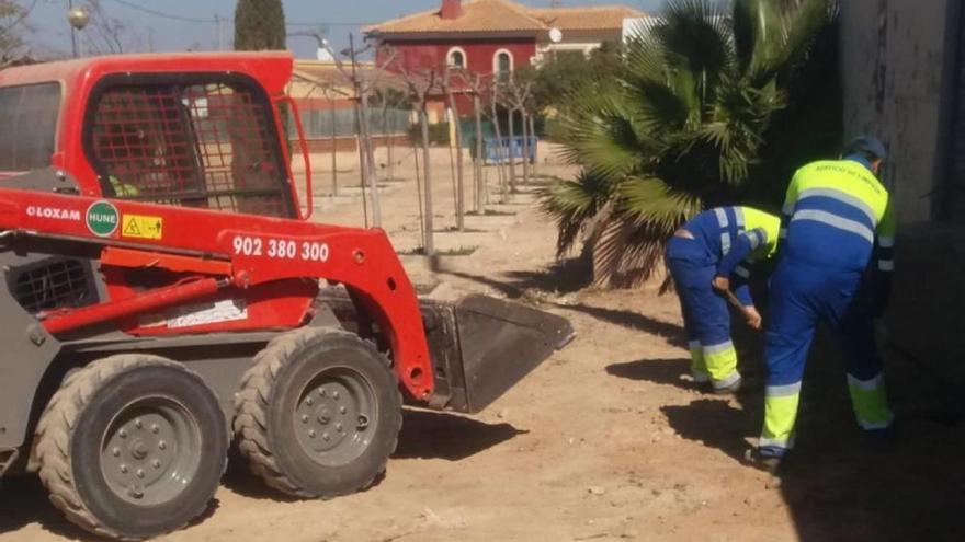 Pillan a los trabajadores de limpieza haciendo de albañiles en el litoral