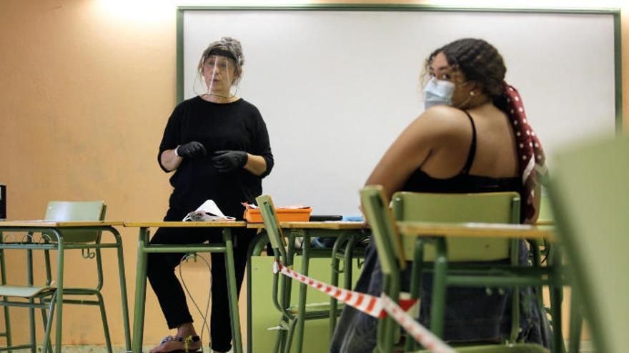 Una profesora y una alumna se reencuentran en el IES El Sobradillo.