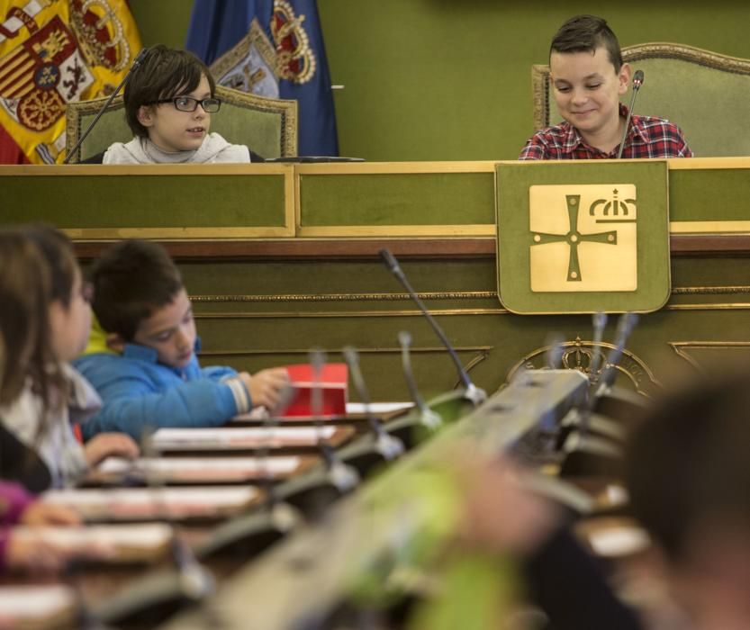 Pleno infantil en el Ayuntamiento de Oviedo