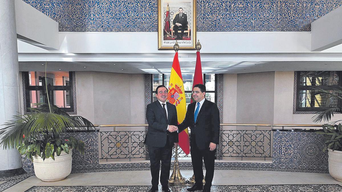 El Ministro de Asuntos Exteriores, José Manuel Albares, y su homólogo marroquí,  Naser Burita, ayer, tras su reunión en Rabat.