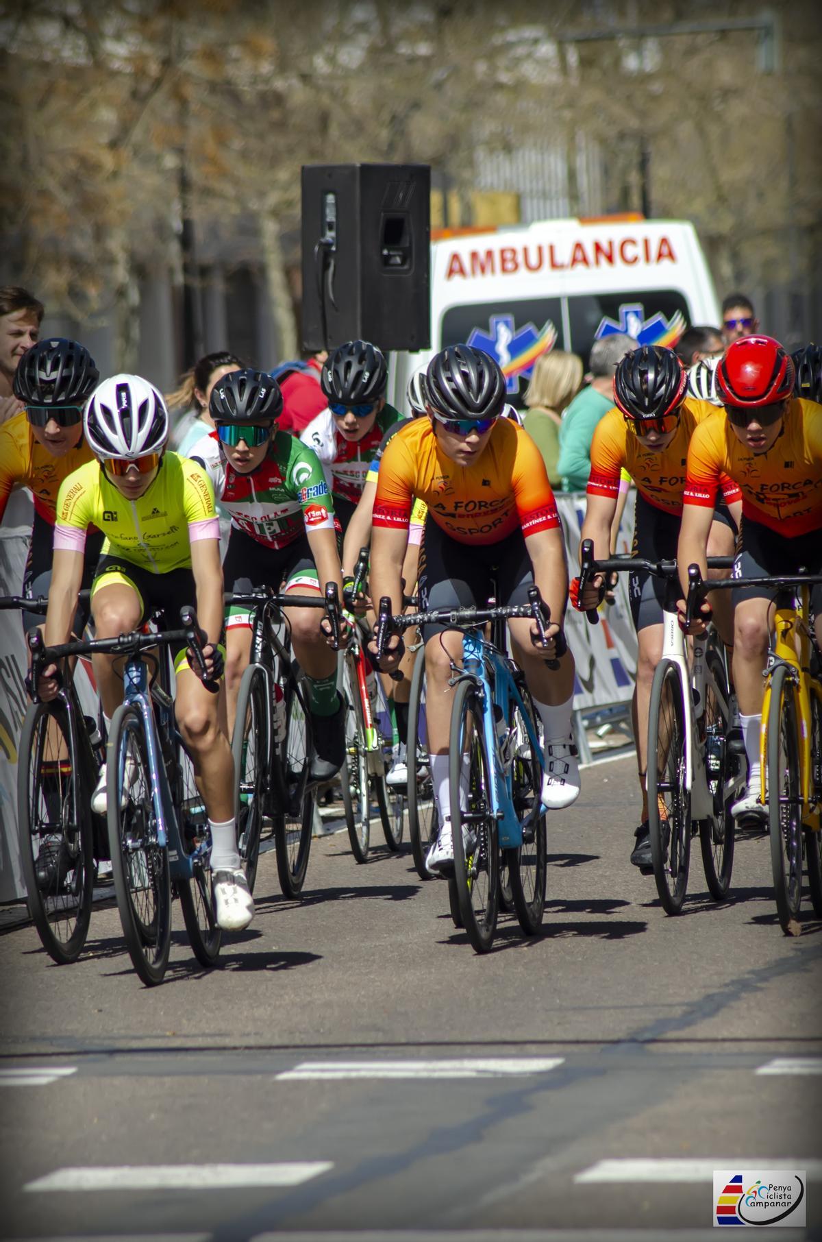 Una de las carreras del Trofeo FDM-Valencia de Escuelas de Ciclismo.