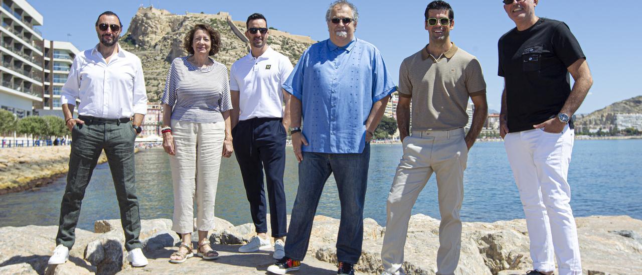 Equipo de la película &quot;En otro lugar&quot;, con Jesús del Cerro, Pilar Ruiz, Pablo Puyol, José Luis Feito, Miguel Ángel Muñoz y Manuel Álvarez