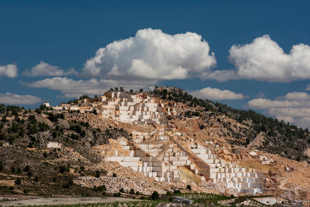 Cantera de mármol en las inmediaciones de Calasparra.