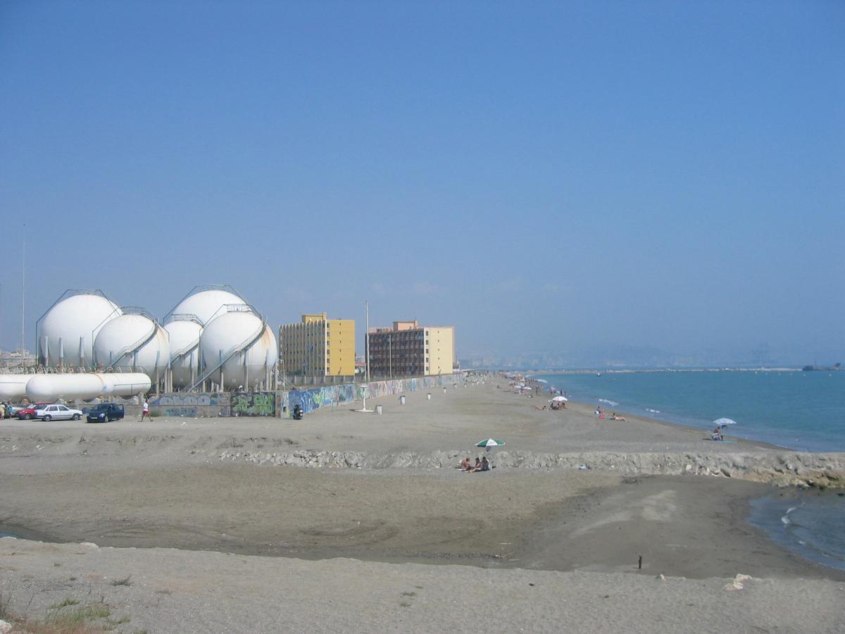 Los terrenos del Butano y Sacaba Beach desde el Guadalhorce, 2004.
