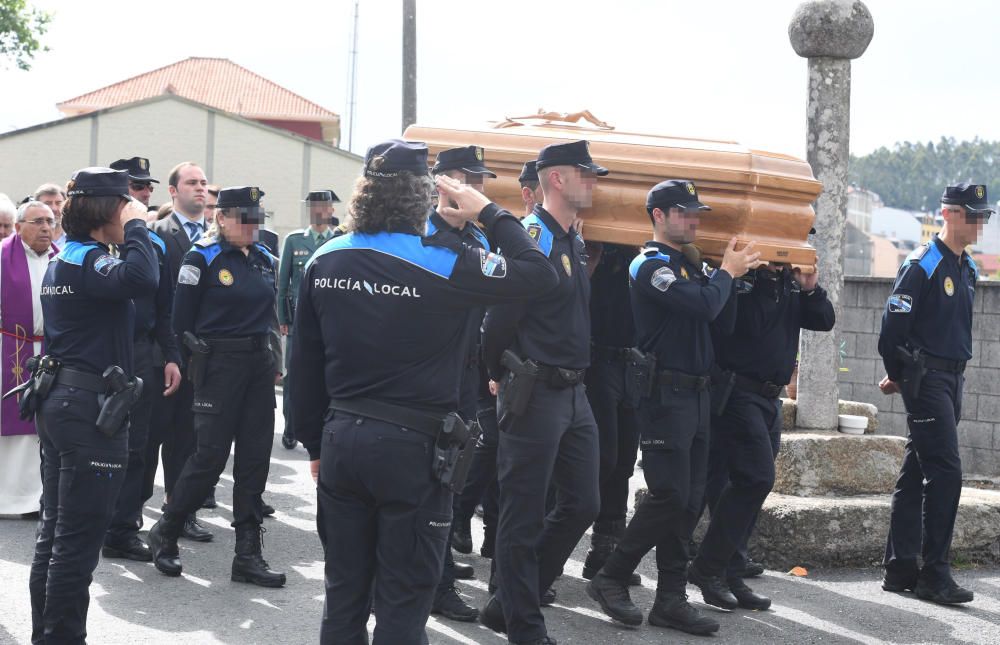 Entierro del policía atropellado en Carballo