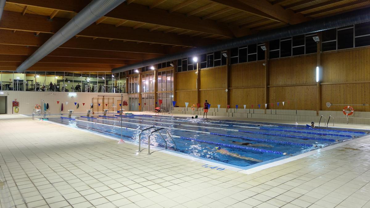 Una de las piscinas que conforman las cuidadas instalaciones del polideportivo municipal de Tarazona.