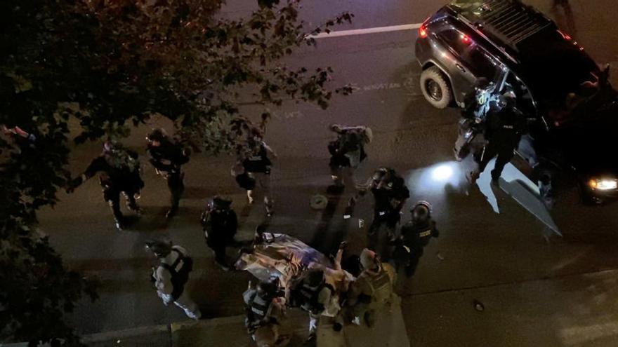 Un mort a trets en una nova nit de protestes a Portland contra la violència policial