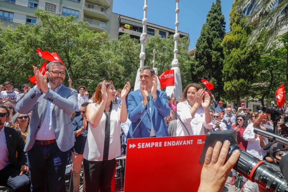 Sánchez pide en Palma el voto masivo al PSOE para que "el avance del 28A sea rotundo"