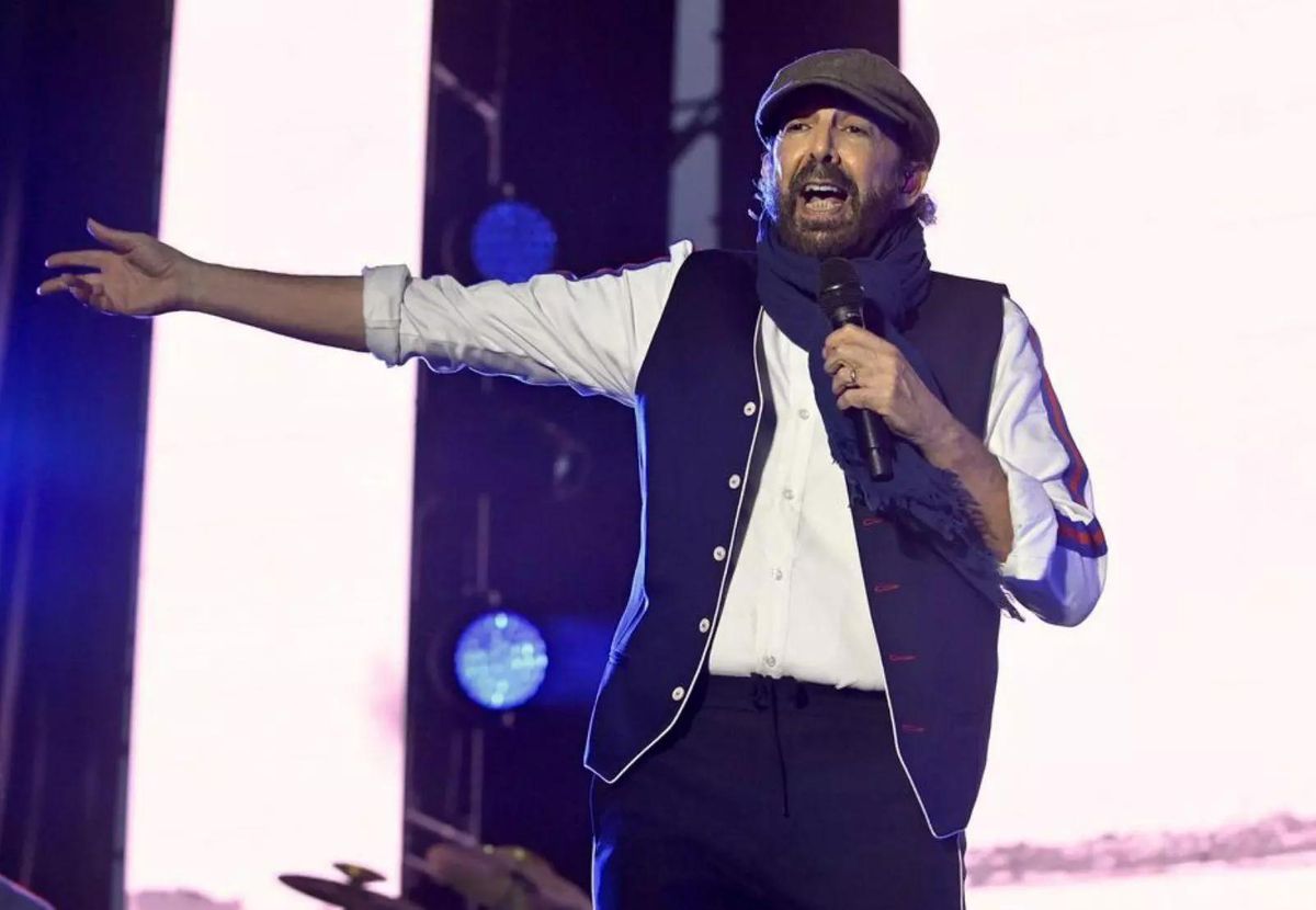 Juan Luis Guerra actuó 40 minutos este sábado en Sanxenxo antes de cancelar por la lluvia