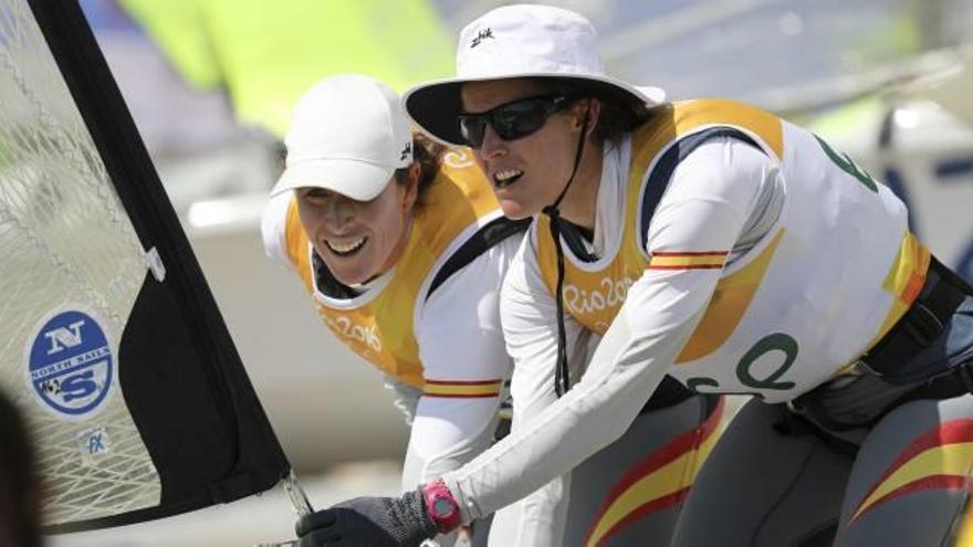 Echegoyen y Berta Betanzos durante la regata.