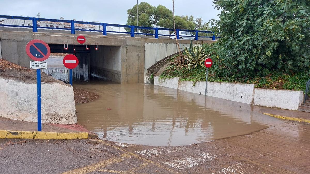 Así está el túnel en Playa Flamenca de Orihuela Costa bajo la Nacional 332 