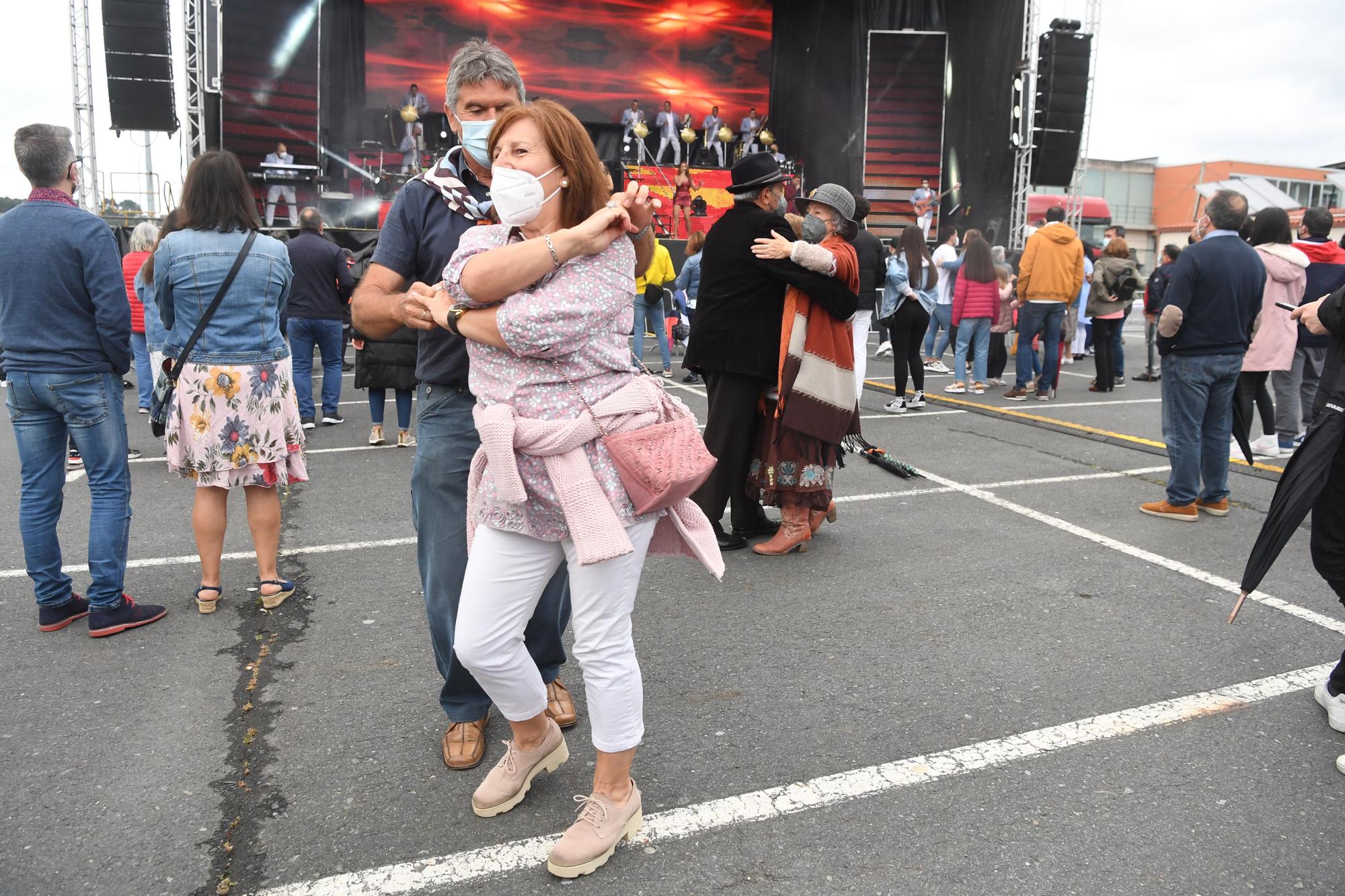 La verbena retoma el ritmo en Arteixo