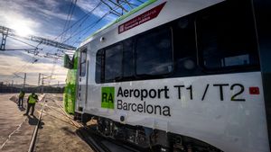 El nuevo tren de Ferrocarrils de la Generalitat que prestará el servicio hasta el aeropuerto de El Prat, este viernes en la fábrica de Alstom en Santa Perpètua de Mogoda.