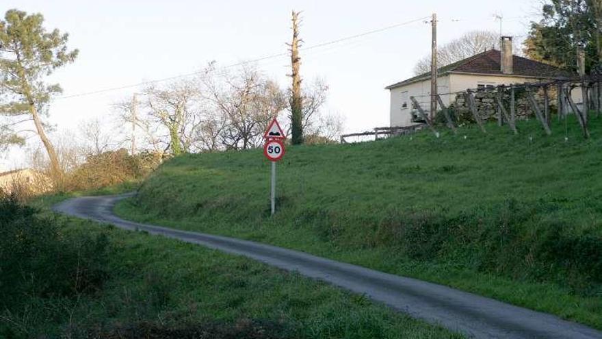 Vial en el lugar de Chenlos (Loimil). // Bernabé/Víctor Espiño