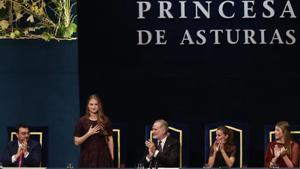 El Rei cedeix el testimoni a Elionor en els premis Princesa d’Astúries