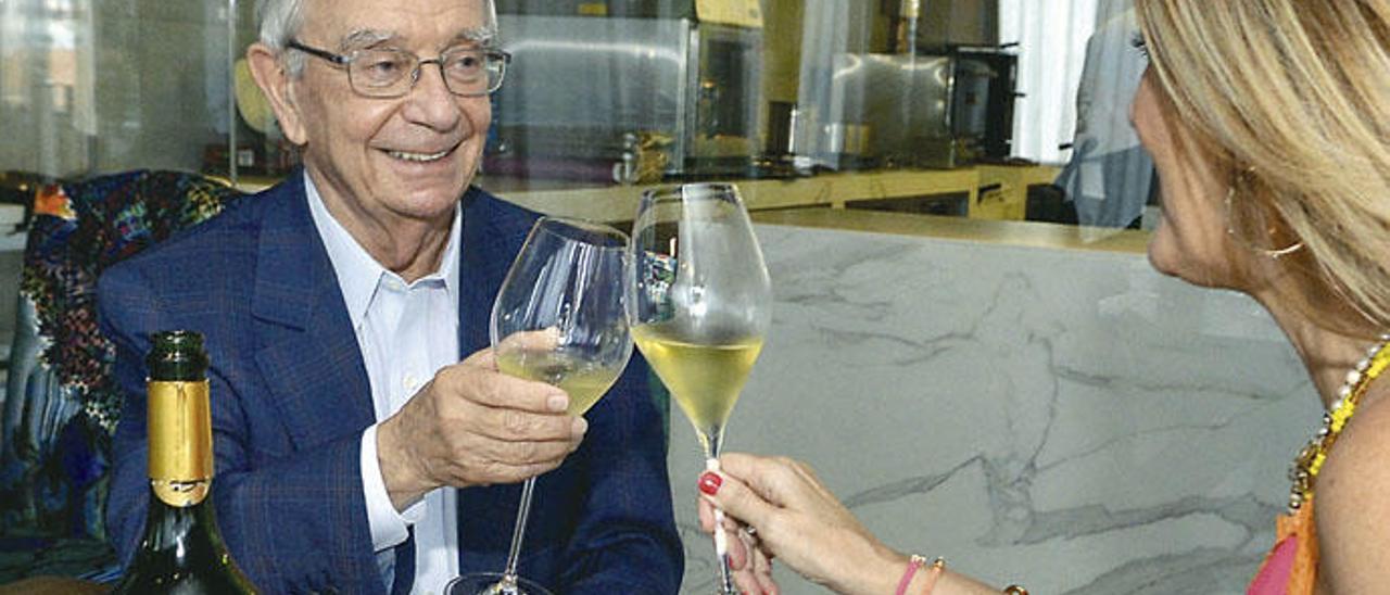 Para Rafael Ansón, el Comtes de Champagne Taittinger Blanc de Blancs es el mejor acompañamiento para los aperitivos