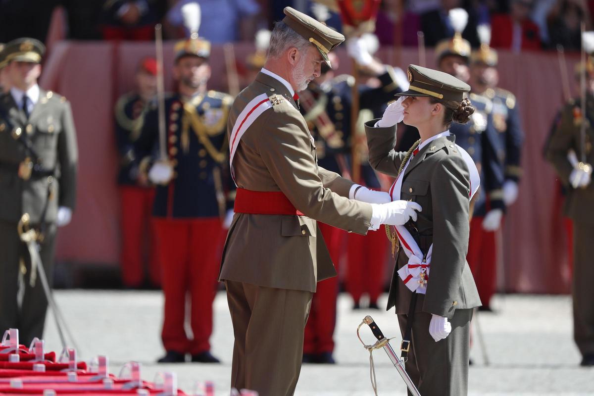 La princesa Leonor recibe el despacho de alférez y acaba su formación militar en Zaragoza