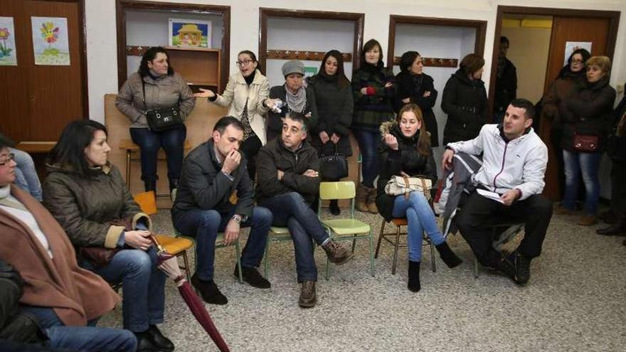 Padres de alumnos de Nosa Señora da Piedade, durante una asamblea.