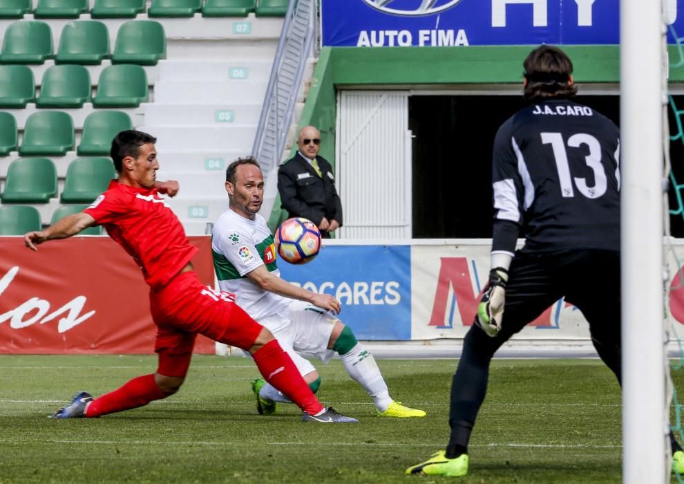 Los goles de Nino, Álex Fernández y Borja Valle le dan un respiro al equipo.