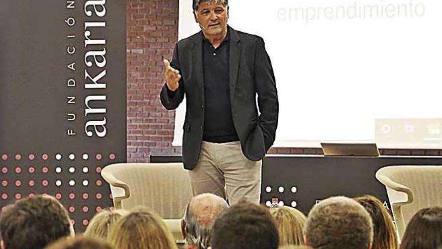 Toni Nadal, durante su charla ayer en Madrid.