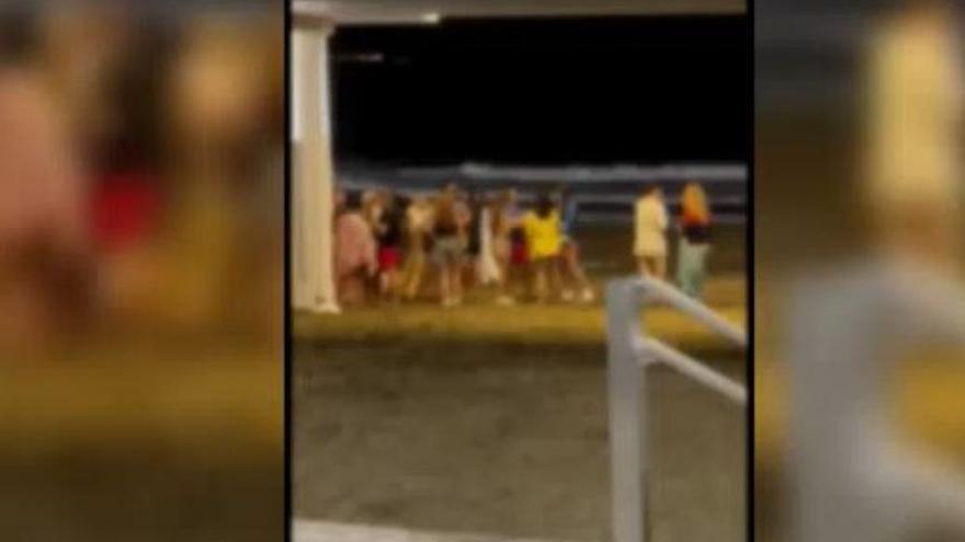 Fiesta sin control en una playa canaria