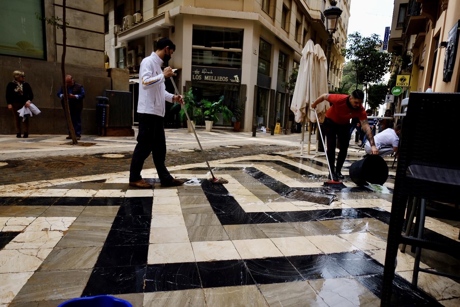 Este sábado, el barro seguía cubriendo calles y edificios de la capital