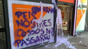 Pintadas de Arran en la sede barcelonesa de Ciudadanos.