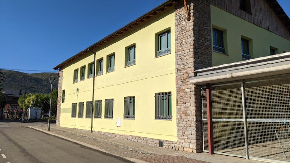 L'edifici de l'escola Mare de Déu de Talló de Bellver de Cerdanya