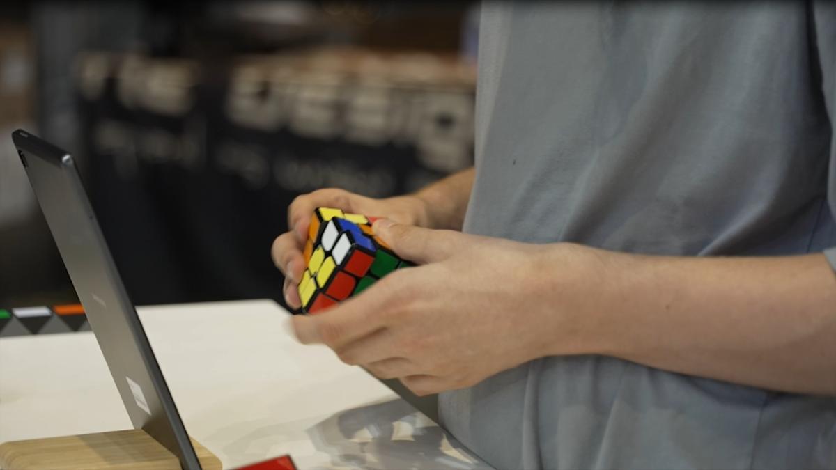 El cubo de Rubiks celebra 50 años con cuatro nuevos récords en el Campeonato Europeo en Pamplona