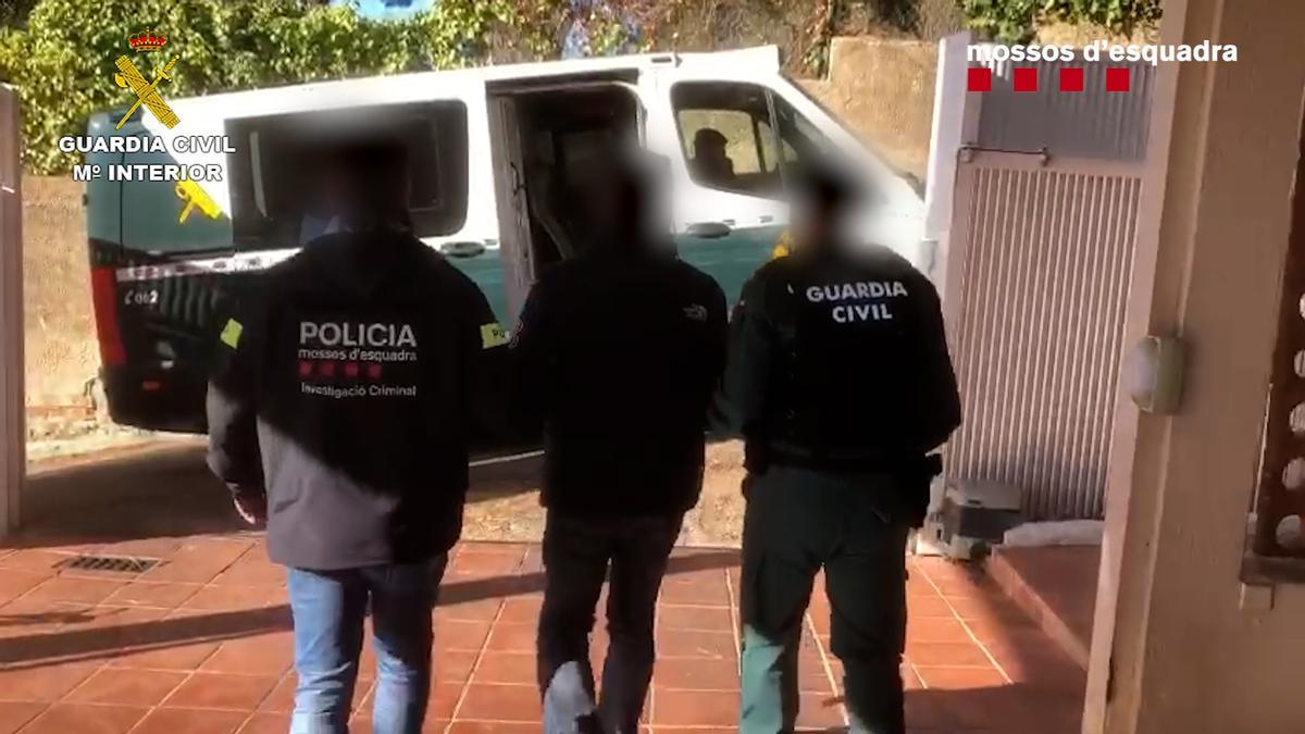 Desarticulada una banda que fabricava 'narcollanxes' a Salt i que va descarregar dues tones d'haixix a Tossa