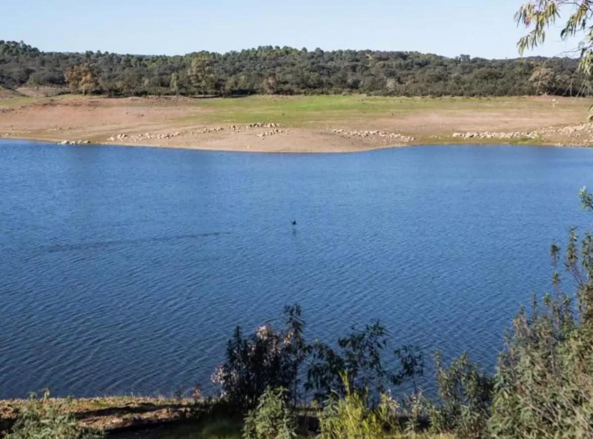 Los Lagos del Serrano, el mejor remedio natural contra el calor de Sevilla repleno de lagunas, rutas y antiguas estaciones de tren