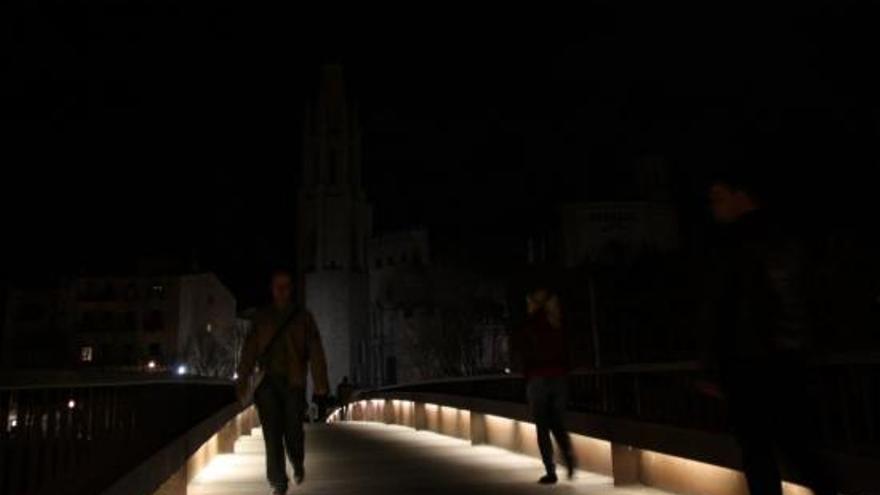 La Catedral de Girona i l&#039;església de Sant Feliu, a les fosques